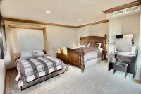 Air Conditioned Luxury - Epic Heavenly & Lake Tahoe Views + Hot Tub + Peloton