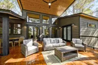 Luxury Cabin, 2 BR 2.5 Bath, Sleeps 9 max, 2 Pets Max with Pet Fee Hoteles en Condado de McCurtain