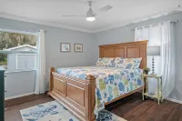 Waterfront Pool & Dock, Minutes to Springs & Gulf