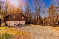 Secluded wilderness cabin retreat in Bryson City- Dog friendly! WiFi A/C