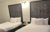 Super 8 by Wyndham Montreal