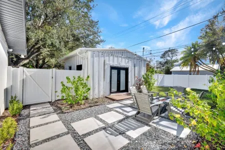 Family Escape in Fort Myers with Pool – Near Downtown and Beaches