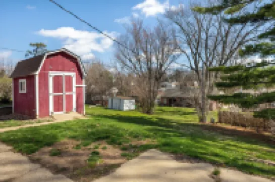 Broadlawn Bungalow - 2BR/1 Bath w pullout