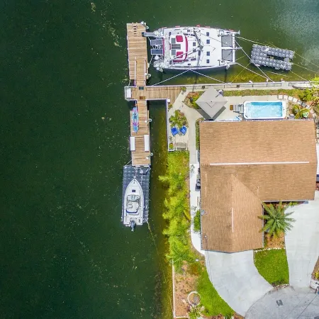 Waterfront-canal/w/Gulf view-pets welcome-private dock for a fee.