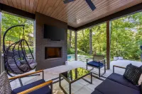 Buckhead Black House Spacious 5 Bedroom Mansion with Heated Pool - Lenox Atlanta