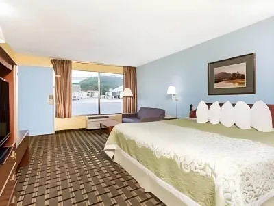 Days Inn by Wyndham Clayton Hotels in Dillard