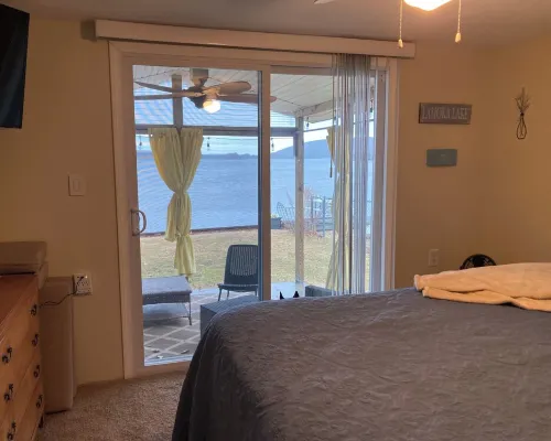 Lazy Days on Lamoka Lake is a Charming 4 Season Lake House Hoteles en Tyrone