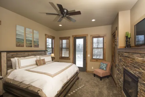 Luxury Lodge, Private Lake, 8,000 ft2, 9 bdrms, for the Ultimate Get-Together