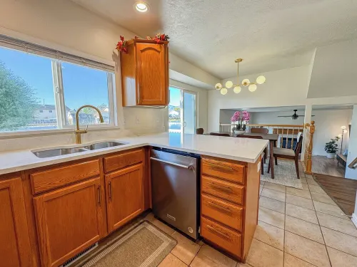 Family Retreat Near SLC Airport 6 BR 3.5 Bath