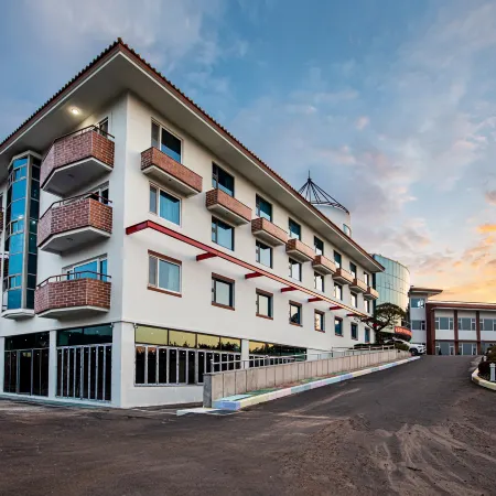 New Korea Youth Hostel Отели рядом с достопримечательностью «Храм Кымсундан»