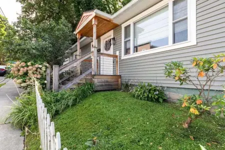 Private Home Food + Bars