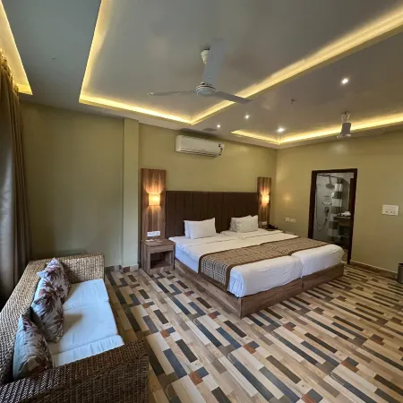 Jungleciti House