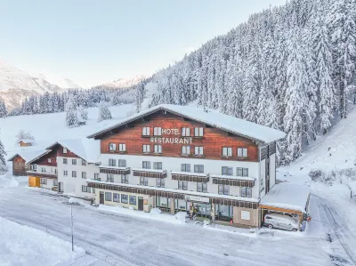 Hotel Styrolerhof فنادق في Holzgau