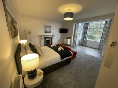 Marine Hotel Hotels in Garndolbenmaen