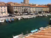 Contemporary bright apartment on Quai Royal with large terrace Sèt
