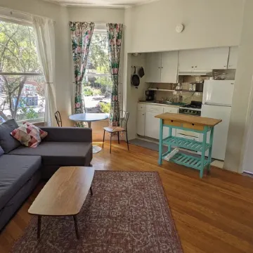 1BR in perfect Berkeley location -- patio & yard!