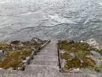 1 Bedroom Retro Riverside Home with view ! Hoteles en Sultan