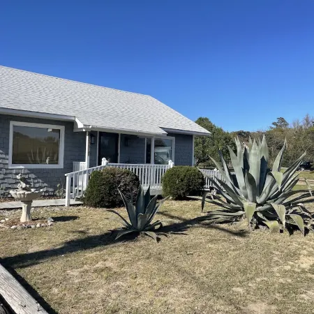 Relax, unwind in beautiful coastal cottage near exquisite Cape Hatteras Seashore