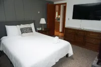 Cozy Home Close to Lake, Hiking Trails Hotels in Paupack Township