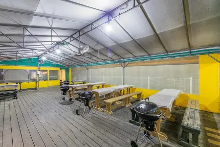 Taean Red Balloon Pension Отели рядом с достопримечательностью «Ch'ŏngp'odae-haesuyokchang»