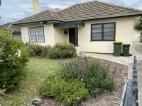 Daisy Cottage on Duke Hotels in Yarram
