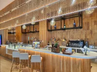 Novotel Hyderabad Airport - bar