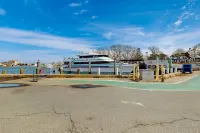 Modern Cape Home in Hyannis walking distance to the beach & town!