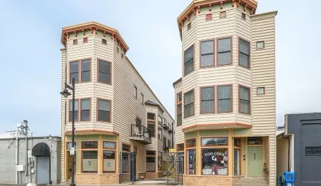 Downtown Condo in the heart of South Haven...walk everywhere, even to the beach!