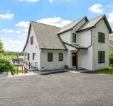 New build 5-bedroom waterfront lake house in Saratoga Springs