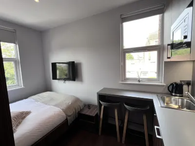 London Studio Retreat - Colney Hatch Lane Hotels in Haringey