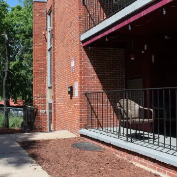 Cozy 3 Bedroom/Great Location