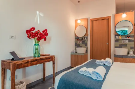 Médousa Bistrot & Suites Отели рядом с достопримечательностью «Палаццо Корвайя»