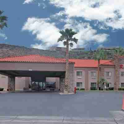 Ramada by Wyndham St George Hotel Exterior