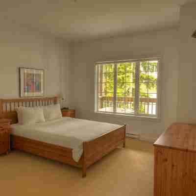 Waters Edge Shoreside Suites Rooms