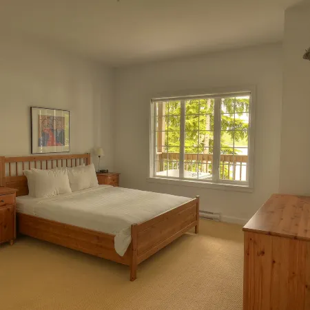 Waters Edge Shoreside Suites