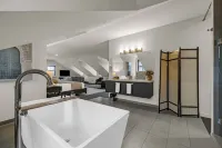 The British Hotel Hotels in Gatineau