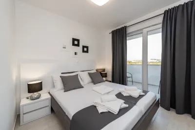 Apartments & Rooms Pool Villas Maris B Hotel a 