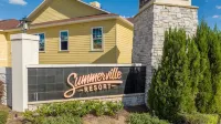 Stylish 4bed Townhome at Summerville Near Disney - فلل