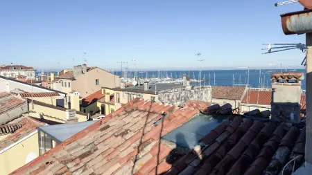 Casa Raffi by Ca-Sa Check Отели рядом с достопримечательностью «Sabbia e Sale Feeling Beach»