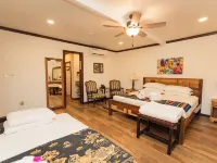 Falling Leaves Lodge Hotels in San Ignacio