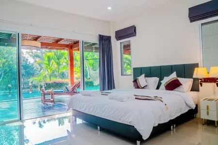 Farinda Resort & Pool Villa Отели рядом с достопримечательностью «Wat Phra That Si Chom Thong Worawihan»