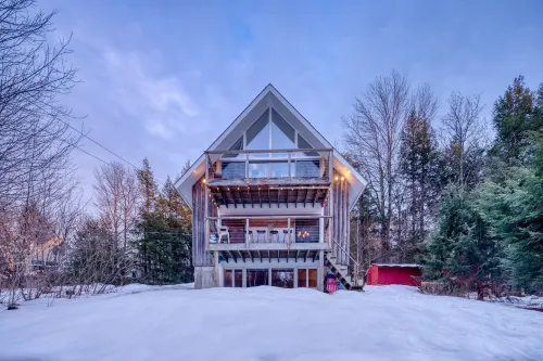 Classic Stowe Ski 3 Bedroom Chalet by RedAwning
