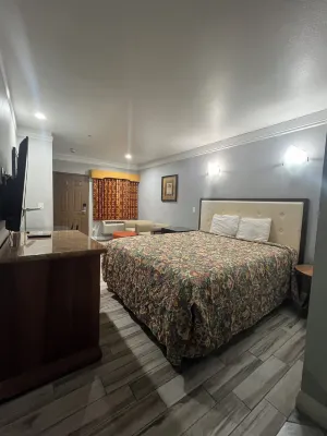 Amber Motel Hotels in Westmont