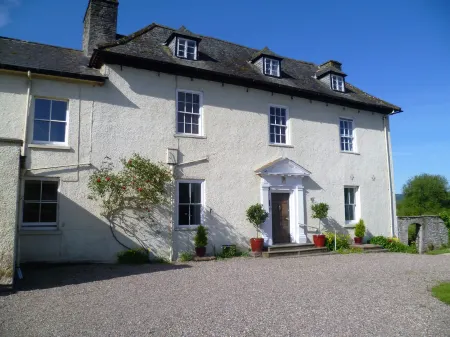 Aberllynfi Riverside Guest House Отели в г. Гвернифед