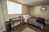 Hays #B Near Downtown Guest Studio