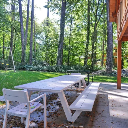 Spacious Chalet Located at Bomal with Hot Tub & Garden Parlour