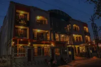 TR's Edifice - A Luxury Guest House - Pensions