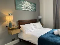 2 Bed Flat - Sleeps 6 - Parking - Wifi