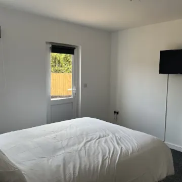 House - Sleeps 14 Onsite Parking & Pets Allowed