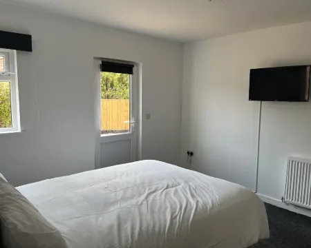 House - Sleeps 14 Onsite Parking & Pets Allowed Poole otelleri